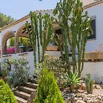 In Denia: Beachfront With Bbq Holiday home Denia