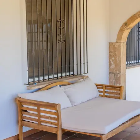 別荘 In Denia: Beachfront With Bbq *