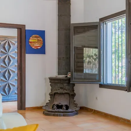 펜션 In Denia: Beachfront With Bbq 데니아