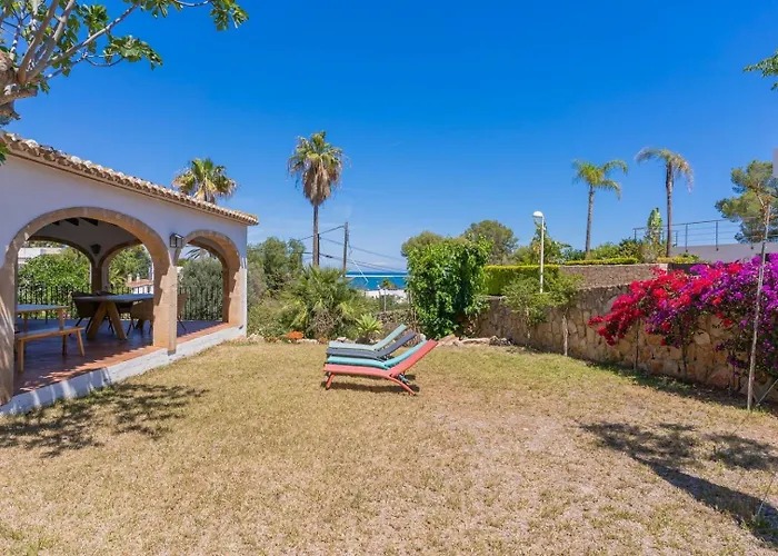 In Denia: Beachfront With Bbq Semesterbostad *