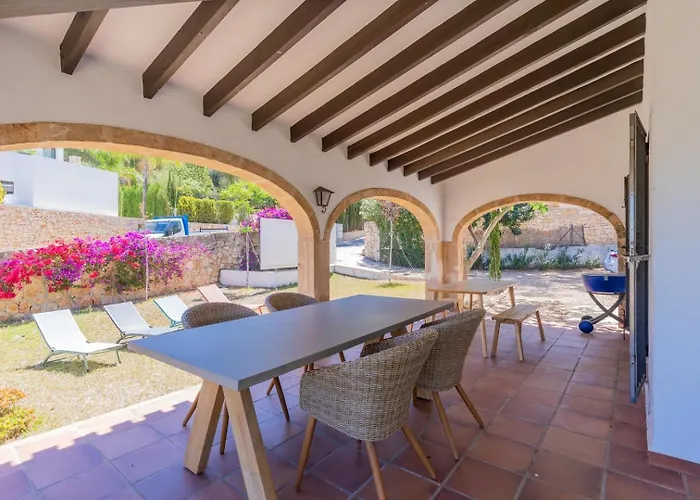 In Denia: Beachfront With Bbq Semesterbostad