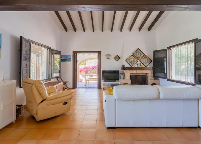 In Denia: Beachfront With Bbq Semesterbostad Denia