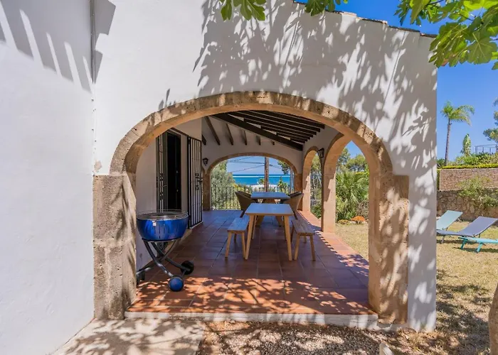 In Denia: Beachfront With Bbq Semesterbostad *