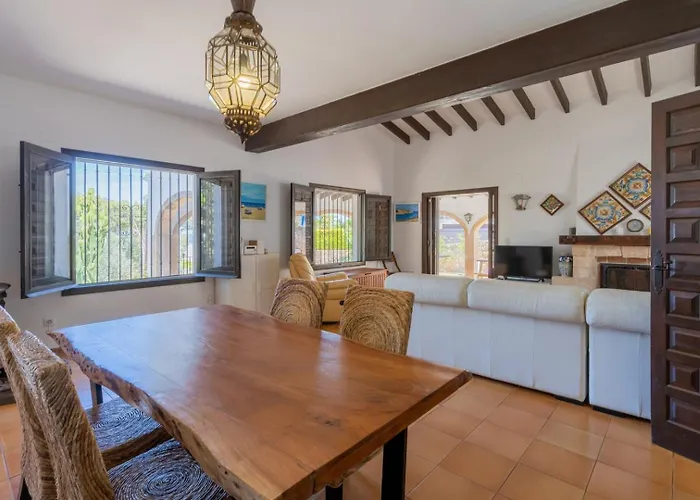 In Denia: Beachfront With Bbq 度假居