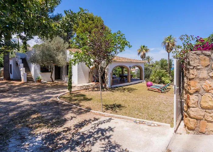 In Denia: Beachfront With Bbq Semesterbostad *