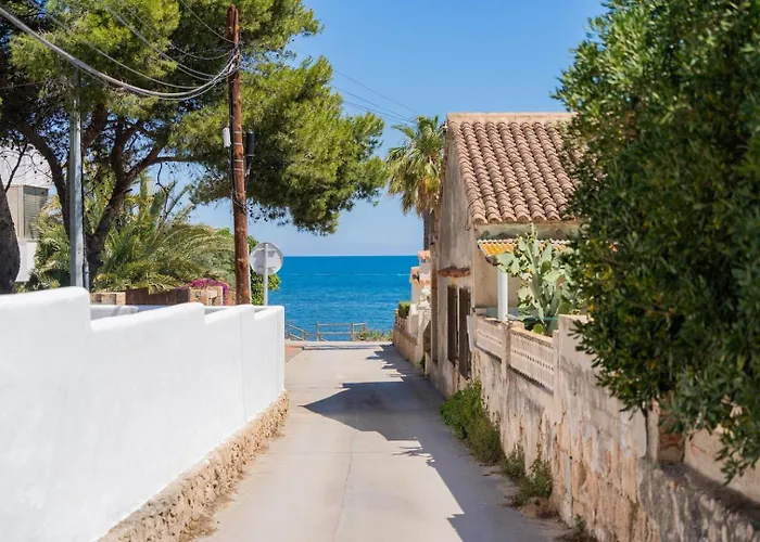 In Denia: Beachfront With Bbq Semesterbostad Denia