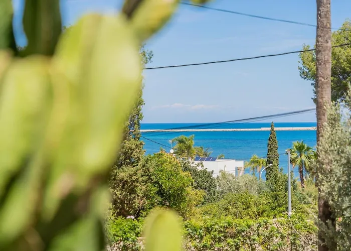 In Denia: Beachfront With Bbq 度假居 德尼亚