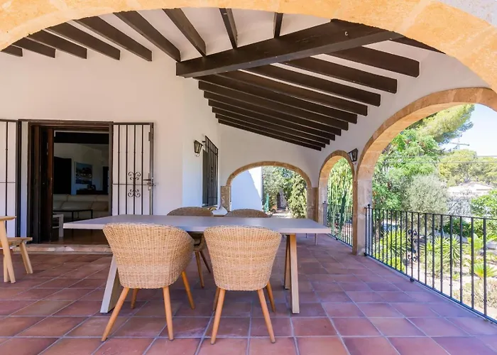 In Denia: Beachfront With Bbq Semesterbostad *