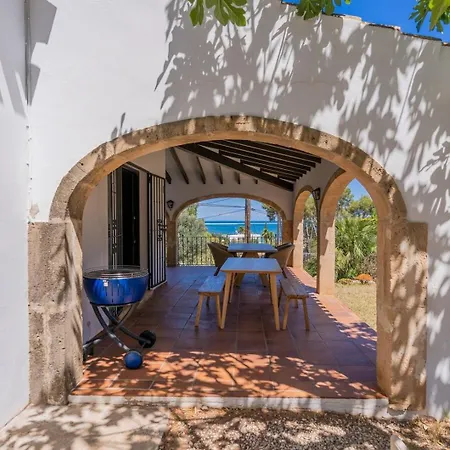 In Denia: Beachfront With Bbq بيت للعطل *