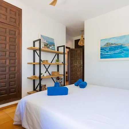 In Denia: Beachfront With Bbq دينايا