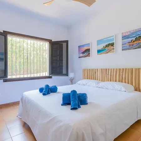 بيت للعطل In Denia: Beachfront With Bbq