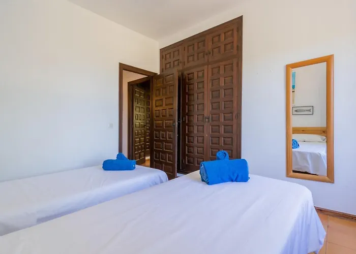 בית נופש In Denia: Beachfront With Bbq דניה